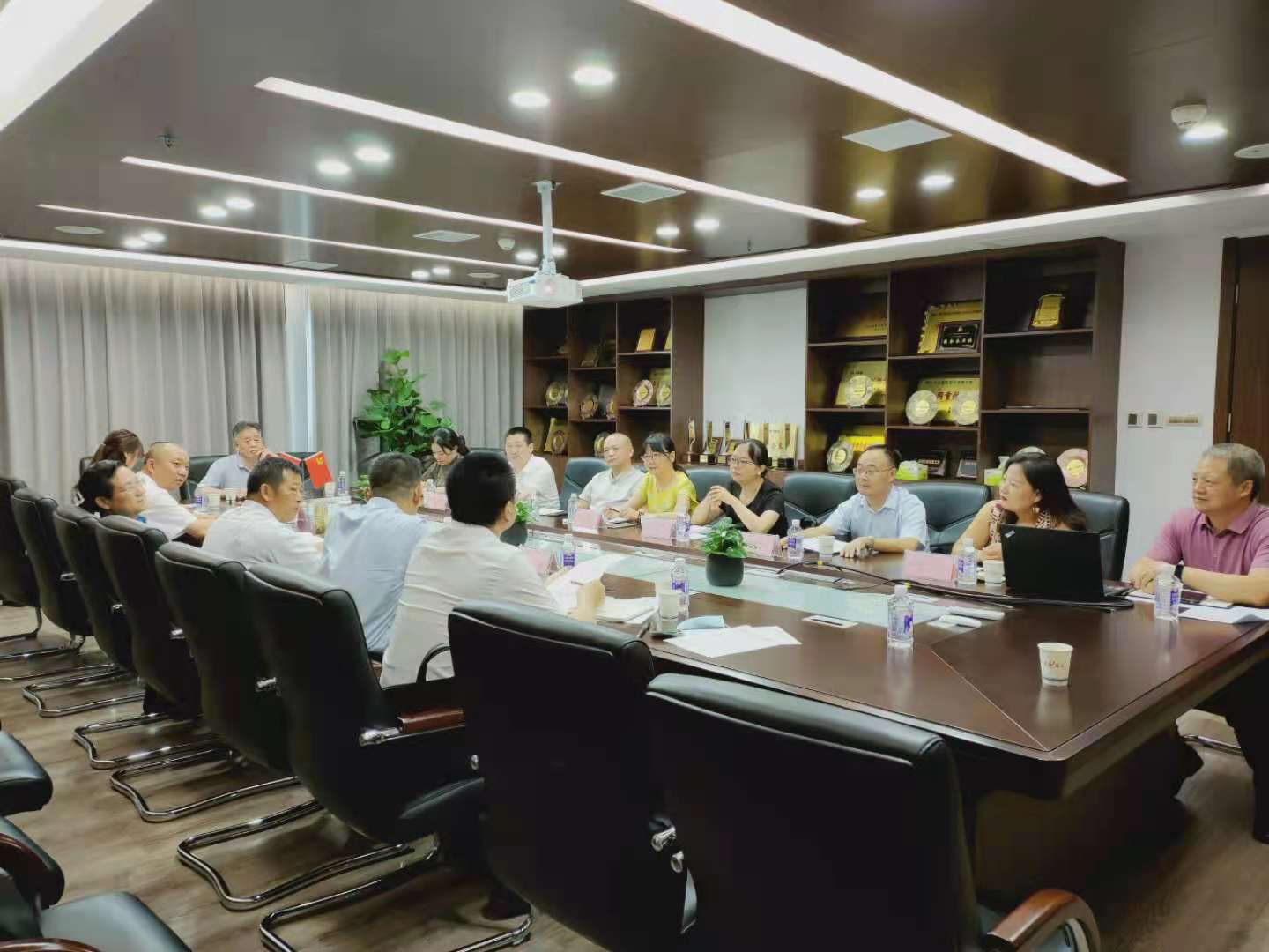 “聚焦优化营商环境、人大代表在行动”(图1)