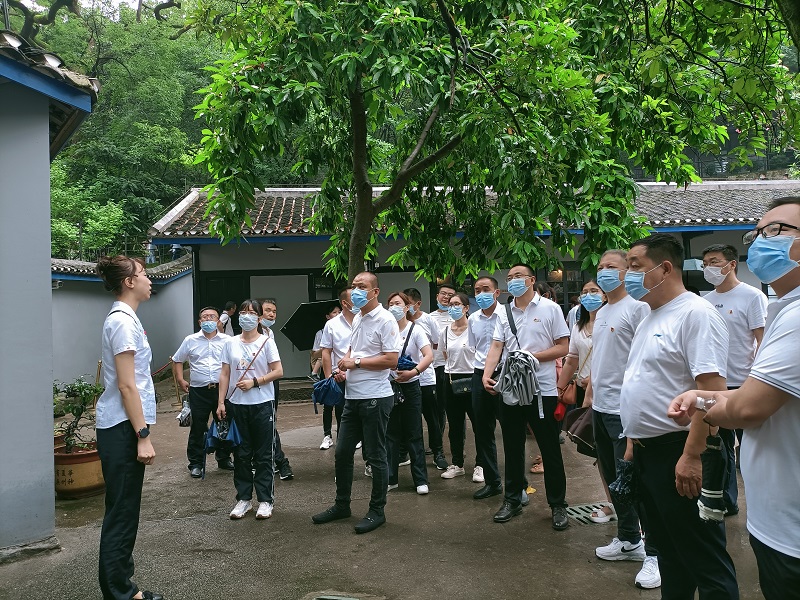 追寻红色足迹 传承红色精神(图2)